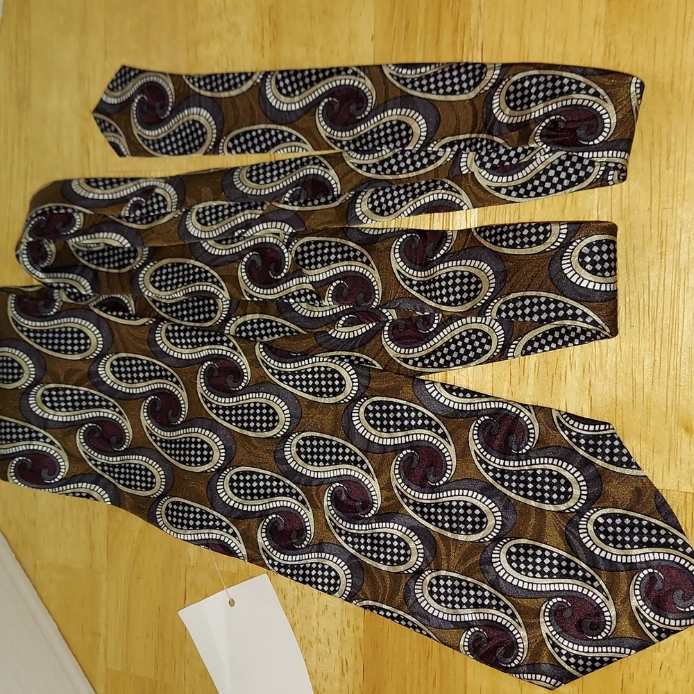 Vintage Deadstock Ziggurat Paisley Print Silk Tie